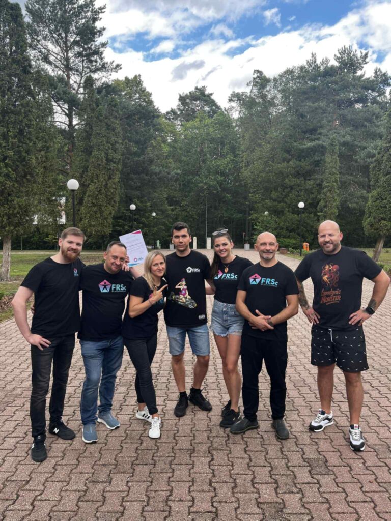 grupa ludzi z kursów fizjoterapeutycznych